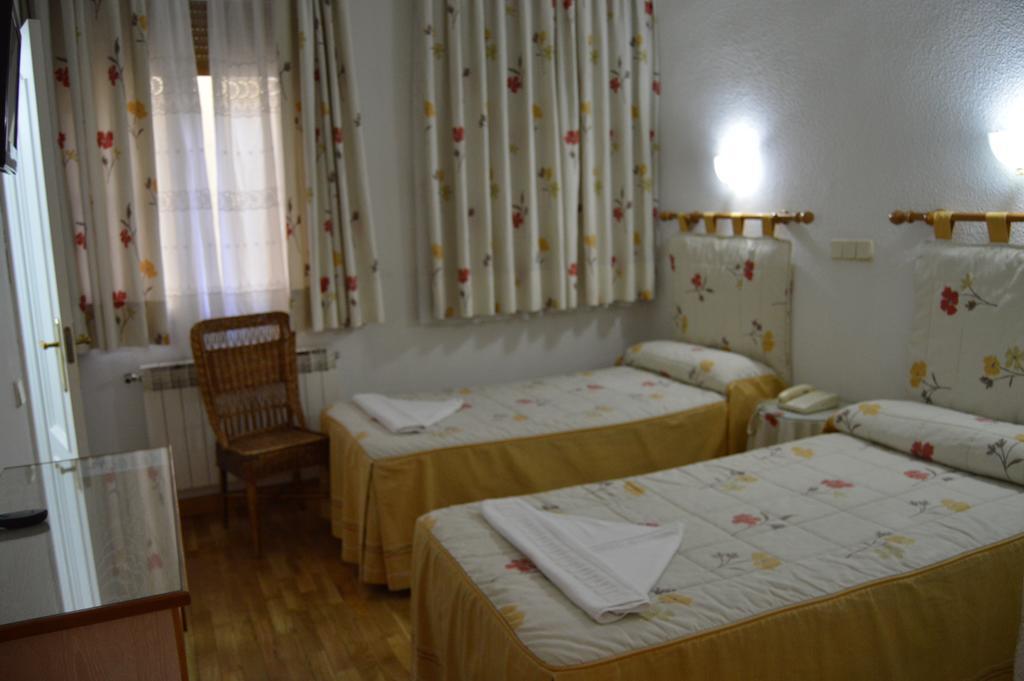 Hostal Triana Мадрид Екстер'єр фото